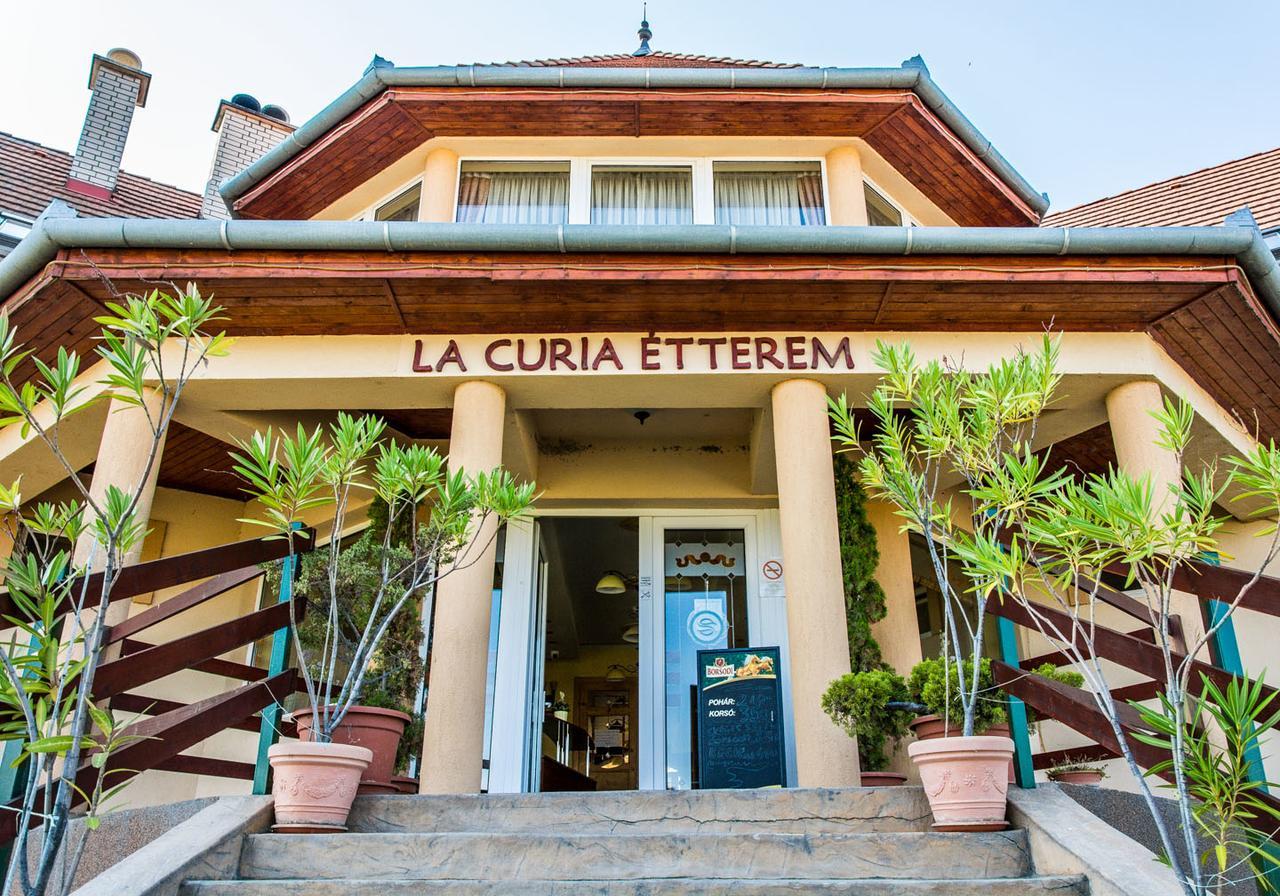 مبيت وإفطار Dunaszeg La Curia Panzio المظهر الخارجي الصورة